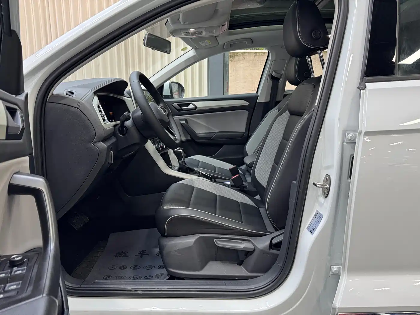 Volkswagen T-ROC 2023 280TSI DSG 2WD Time Edition фото 7