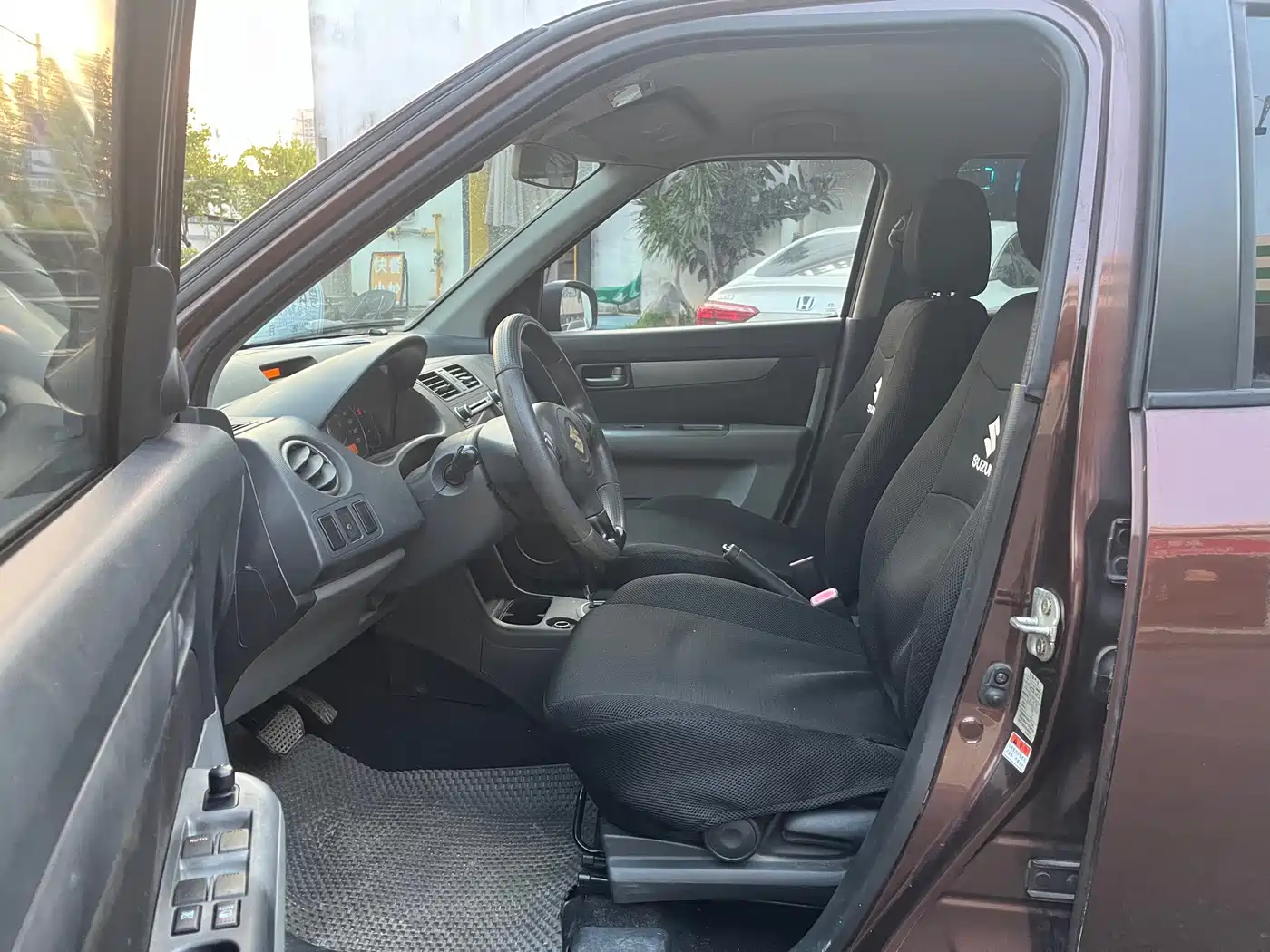 Фото 9 - Suzuki Swift