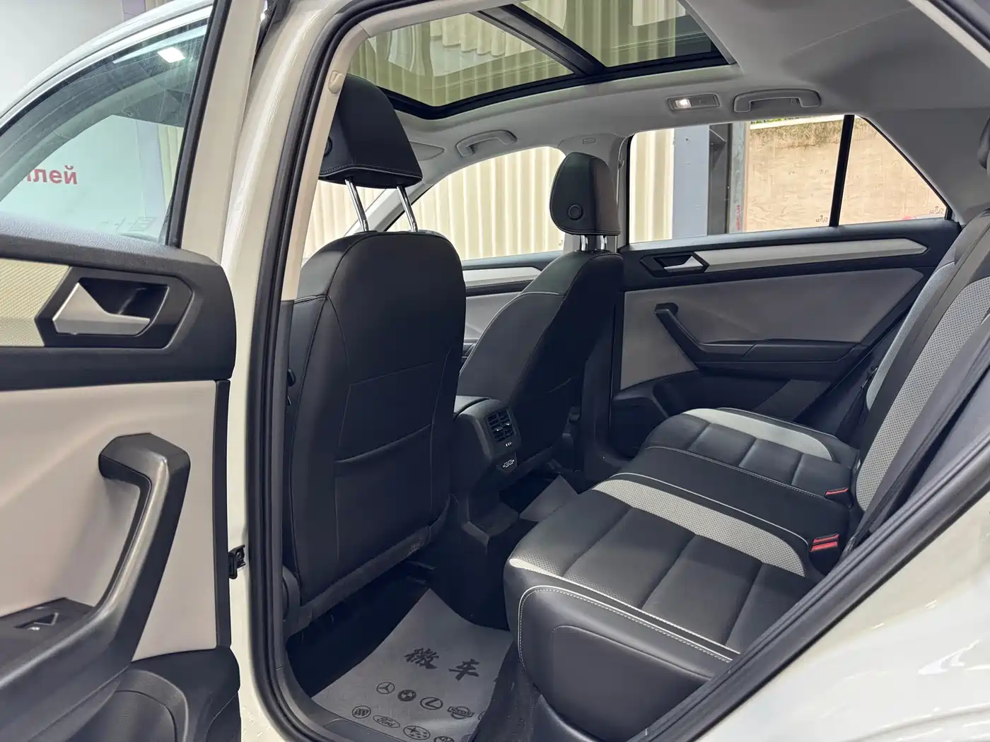 Volkswagen T-ROC 2023 280TSI DSG 2WD Time Edition фото 8