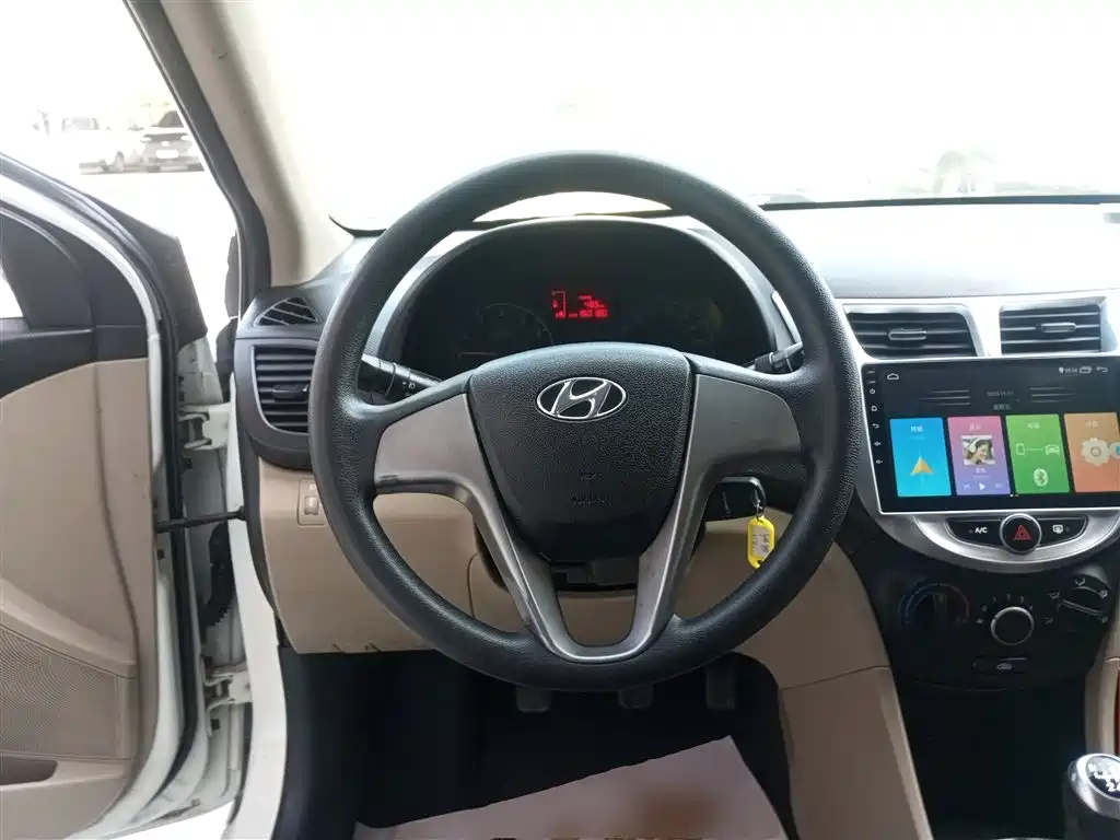 Hyundai Verna 2014 1.4L Manual Smart GLS фото 11