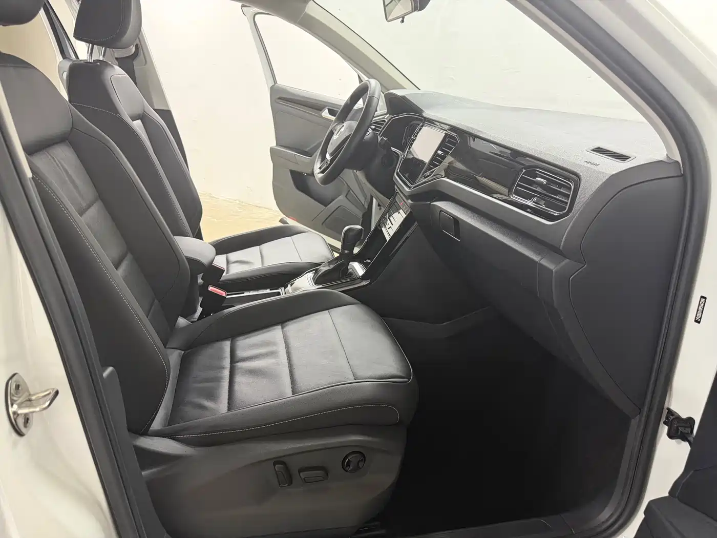Volkswagen T-ROC 2022 280TSI DSG 2WD Comfort PLUS фото 10