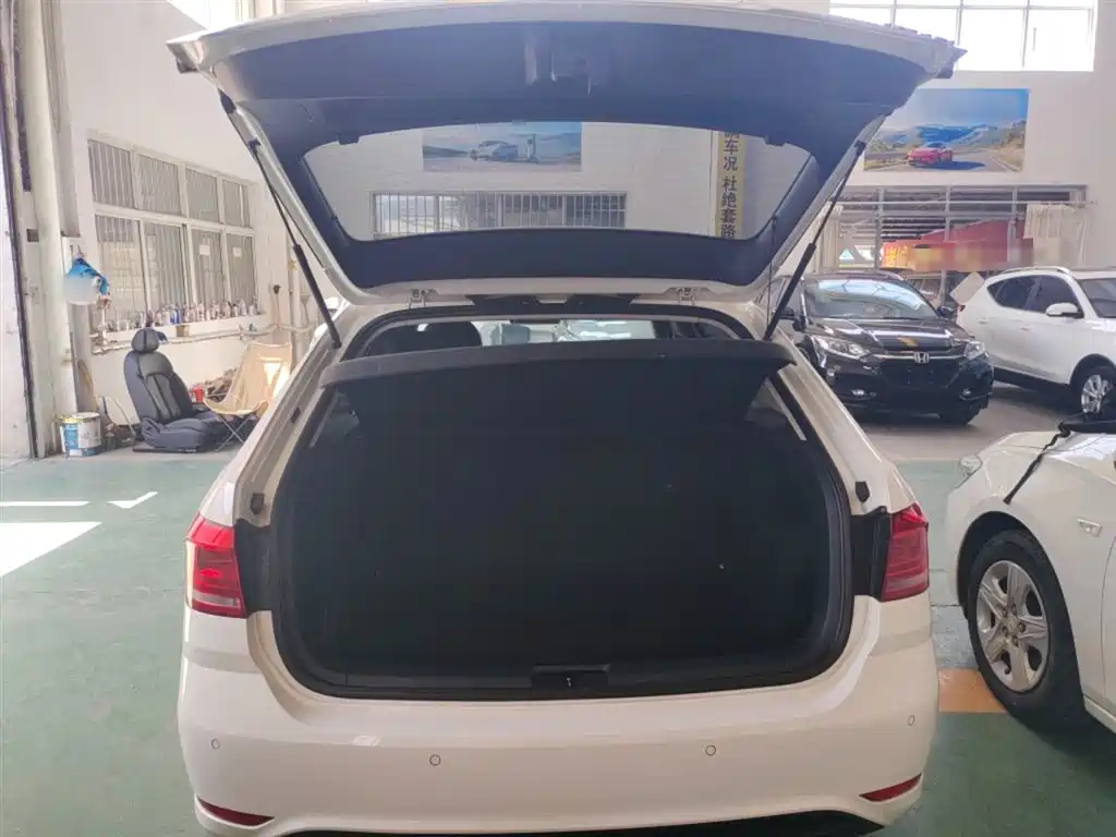 Volkswagen Lavida Tour 2017 180TSI DSG Comfort Edition фото 19