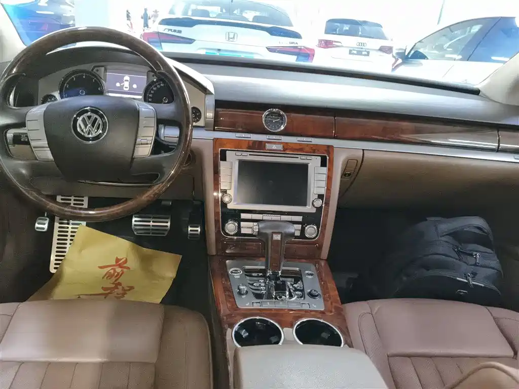 Volkswagen Phaeton 2012 3.0L Executive фото 10