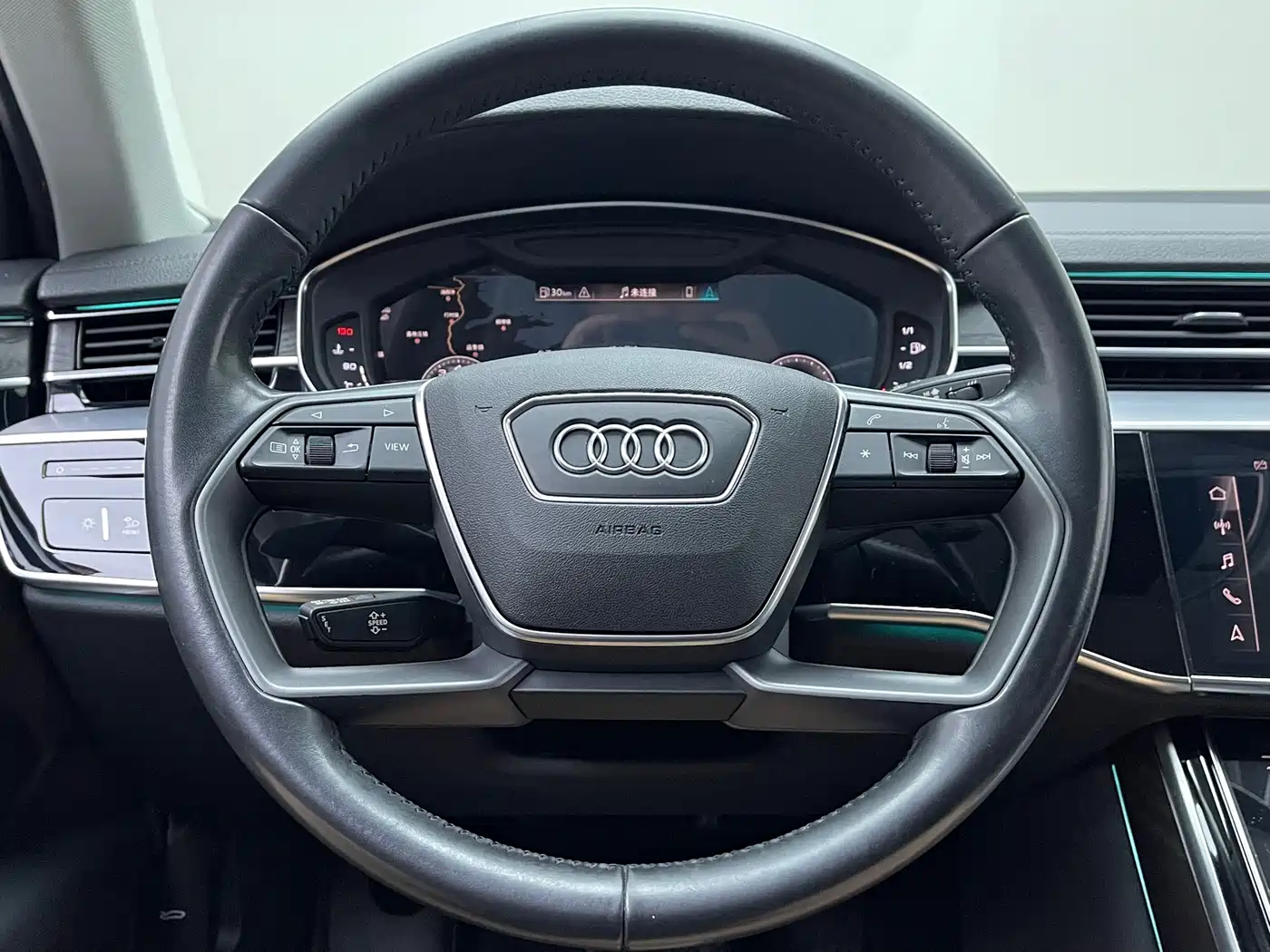 Фото 9 - Audi A8