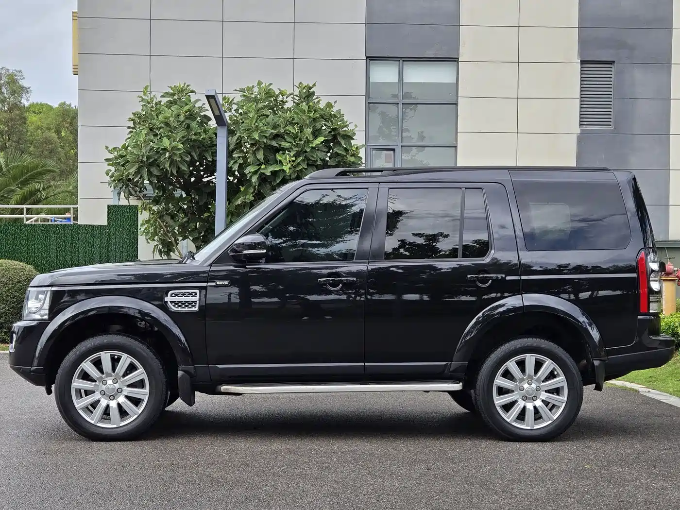 Land Rover Discovery 2015 3.0 SDV6 HSE Diesel фото 4