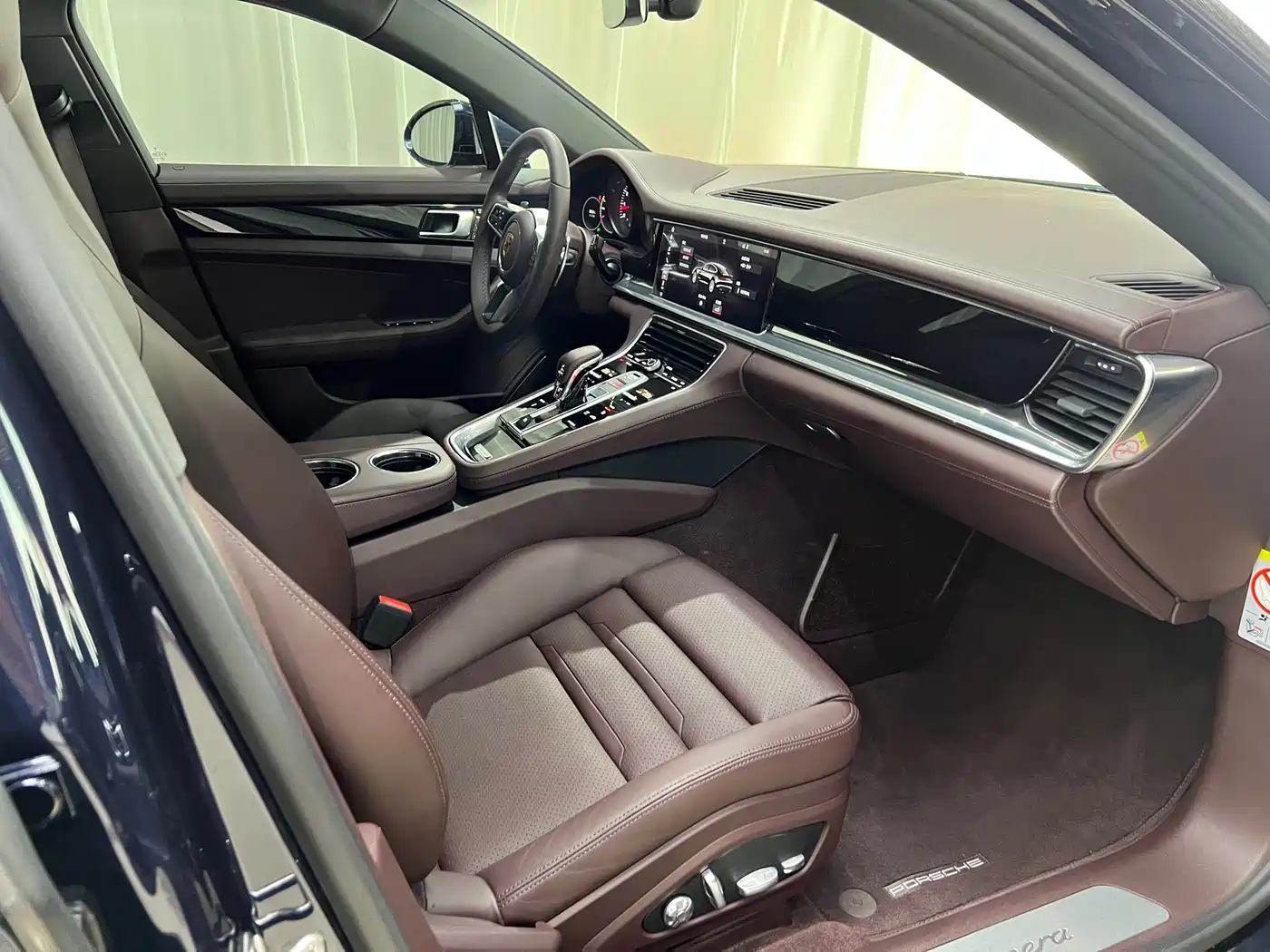 Porsche Panamera 2017 Panamera Executive Long Wheelbase 3.0T фото 9