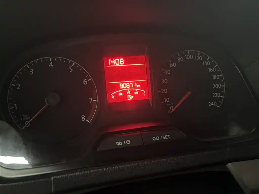 Volkswagen Jetta 2016 1.6L 25th Anniversary Edition фото 3