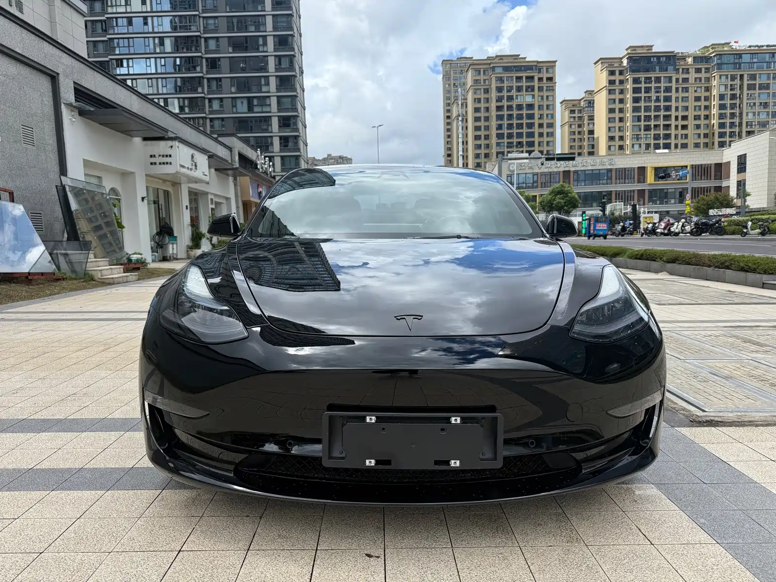 Фото 2 - Tesla Model 3