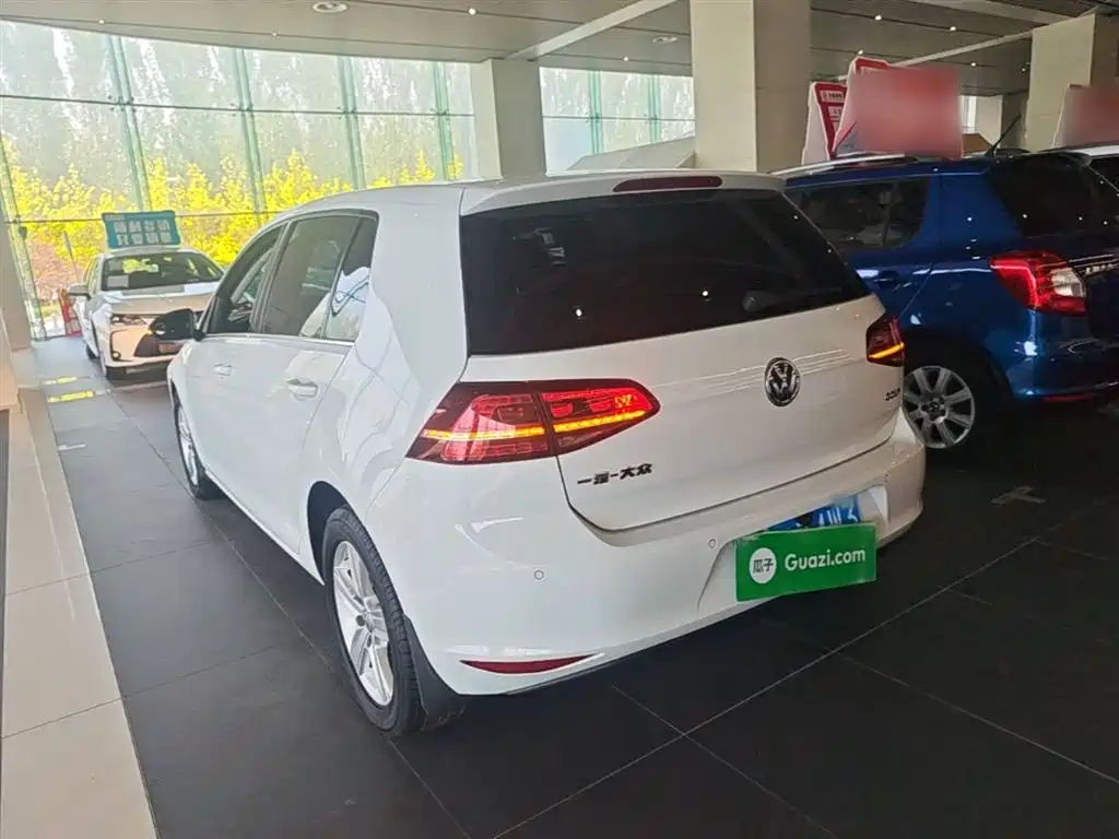 Volkswagen Golf 2017 1.6L Auto Comfort Millionth Edition фото 5