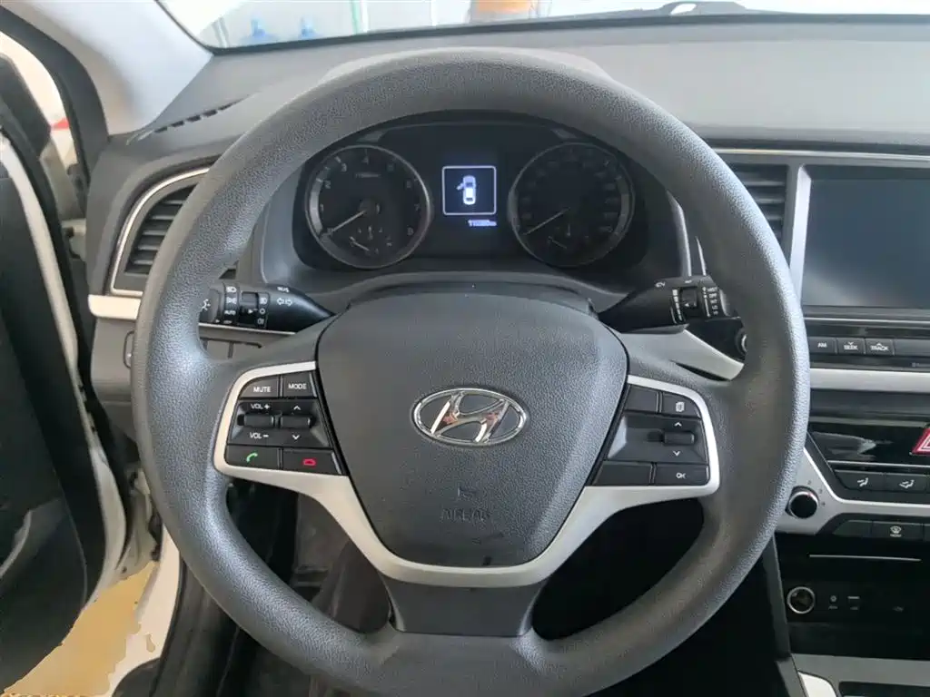 Hyundai Elantra 2016 Model 1.6L Automatic Smart Elite фото 11