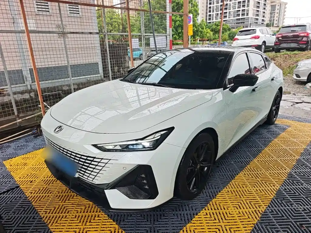 Changan UNI-V 2023 1.5T Luxury Edition