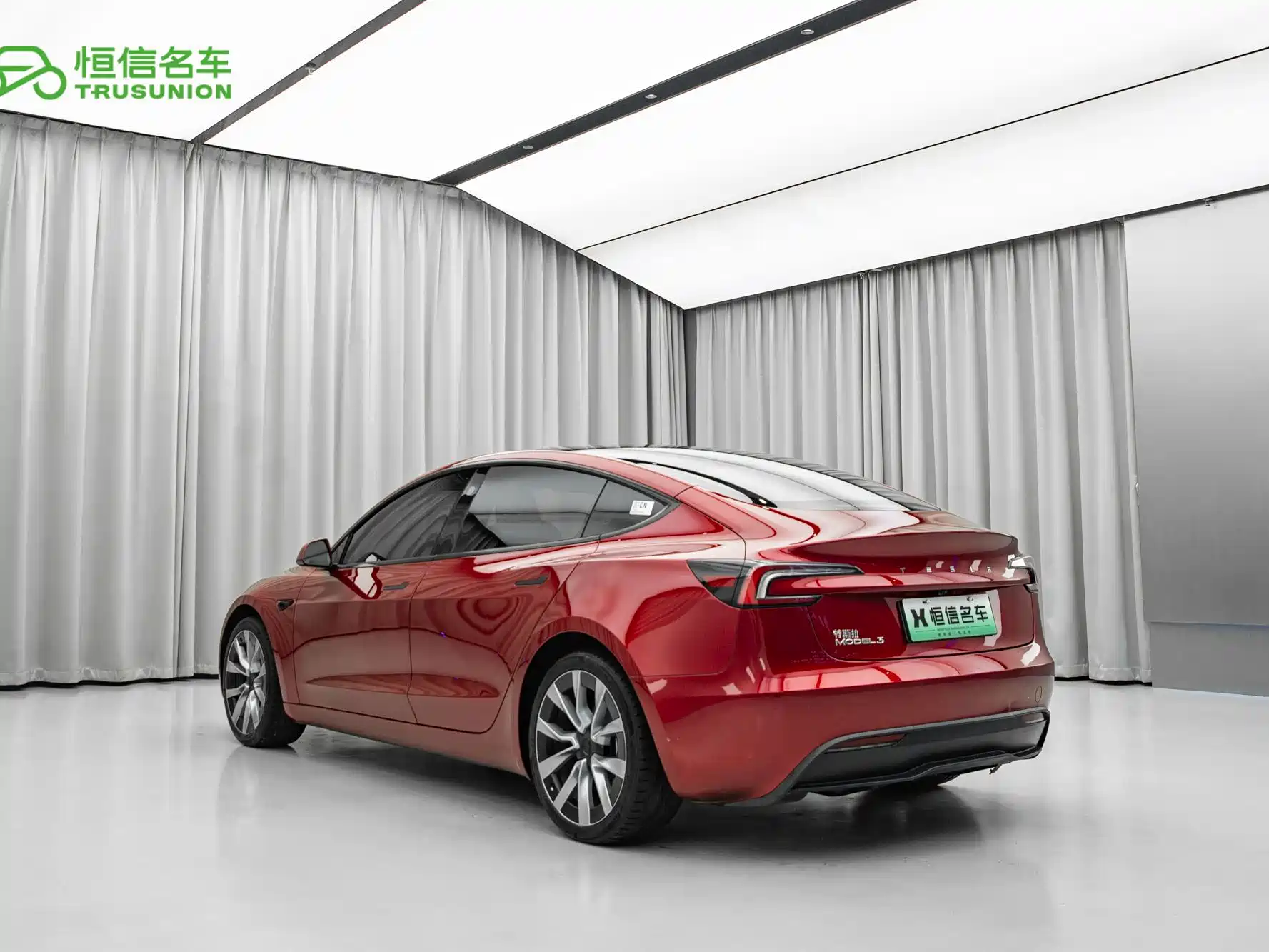 Фото 6 - Tesla Model 3