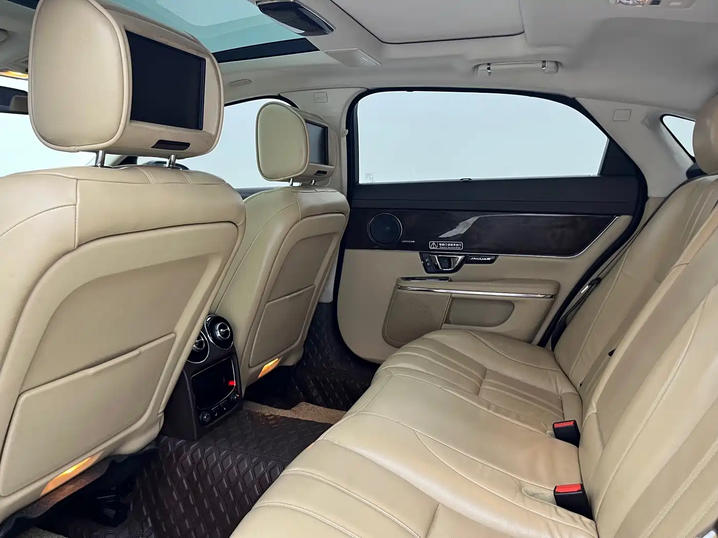 Jaguar XJ 2015 XJL 3.0 SC 2WD Panorama Business Edition фото 21