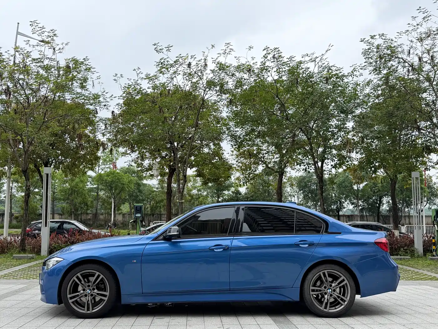 BMW 3 Series 2019 320Li M Sport Black Night Edition фото 14