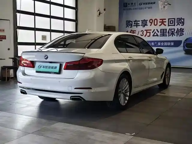 BMW 5 Series New Energy 2020 530Le Range Upgrade Pioneer Edition фото 4