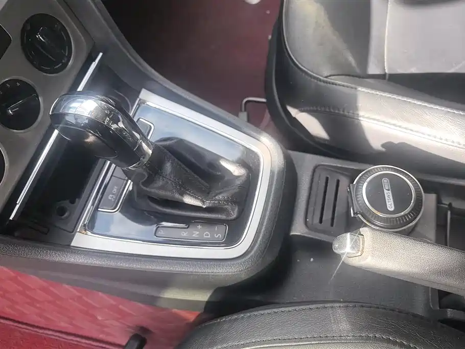 Volkswagen Lavida 2013 1.6L Automatic Comfort Edition фото 16