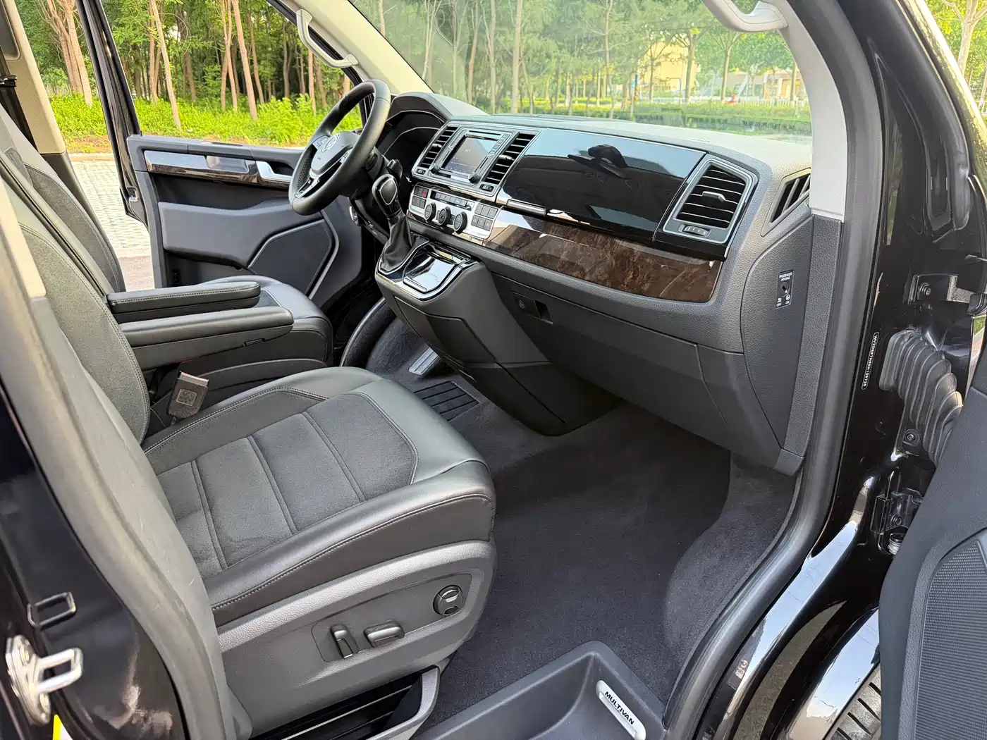 Volkswagen Multivan 2019 2.0TSI 4WD Premium 7-seater фото 14