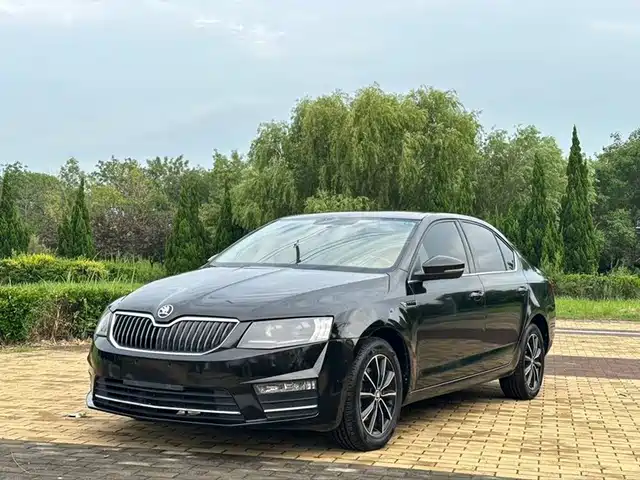 Škoda Octavia 2016 1.6L Automatic Pioneer Edition