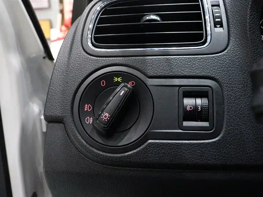 Volkswagen Polo 2018 1.5L Auto Comfort фото 16
