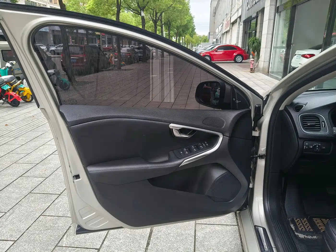 Volvo V40 2017 2017 T3 R-Design