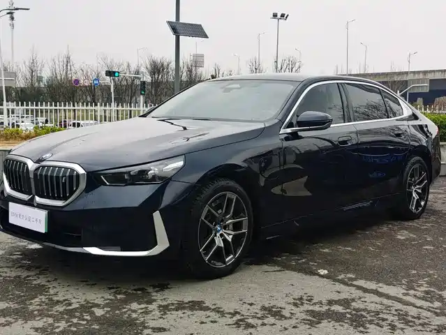 BMW i5 eDrive 35L, Люкс-пакет