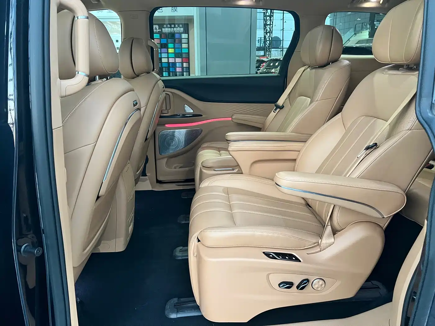 Voyah Auto Voyah Dreamer 2024 PHEV Extended Range Premium Edition фото 30