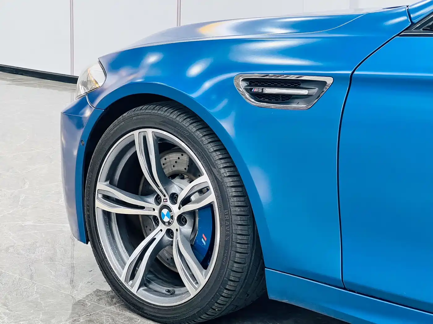 BMW M5 2014 M5 Year of the Horse Limited Edition фото 8