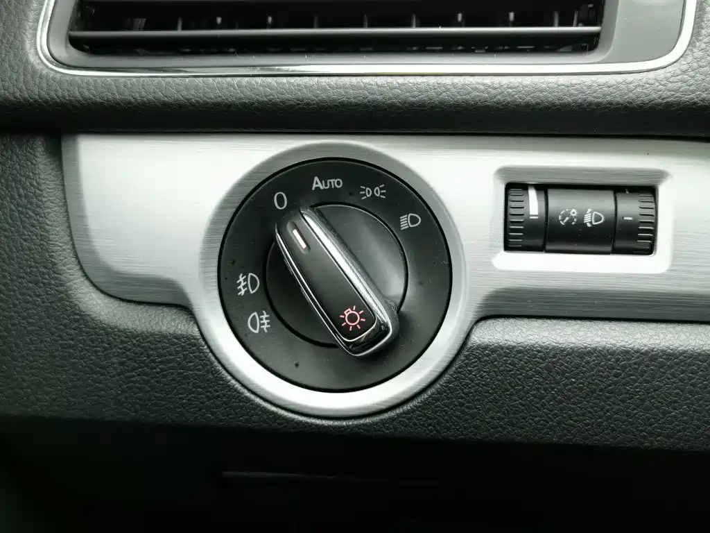 Фото 21 - Volkswagen Passat