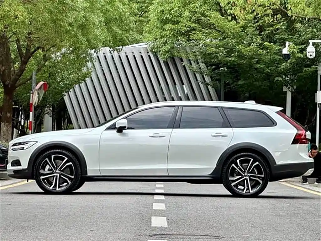 Volvo V90 2021 Model Cross Country B5 AWD Premium Smart Edition фото 3