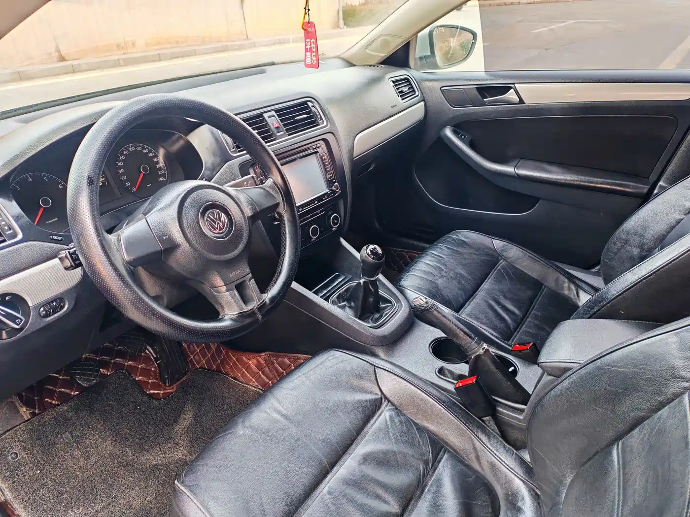 Volkswagen Sagitar 2014 Facelift 1.6L Manual Comfort фото 9