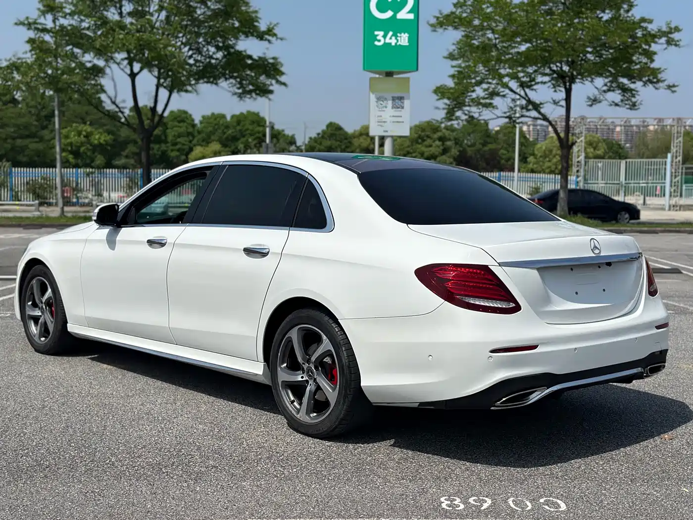 Mercedes-Benz E-Class 2016 E 300 L Sport Fashion Type фото 9