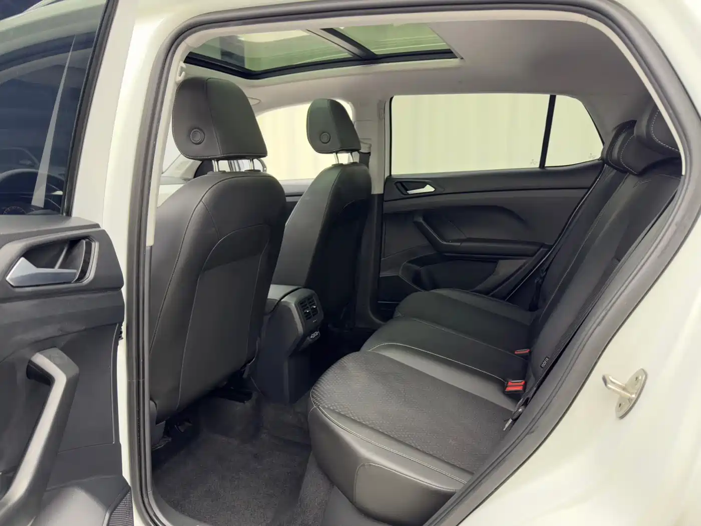 Volkswagen Tanying 2021 1.5L Automatic Smart Connect Edition фото 9