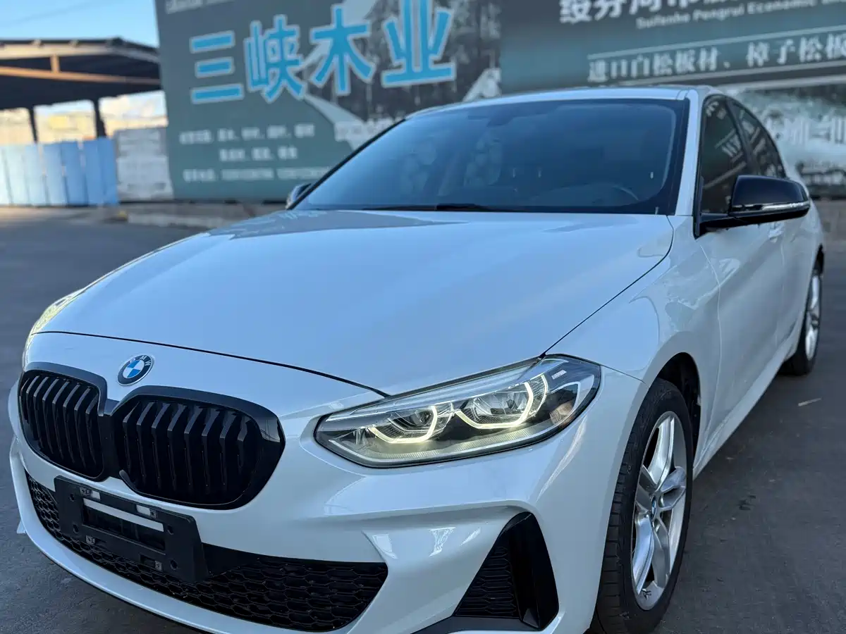 BMW 1 Series 2022 120i M Sport Shadow Edition фото 25
