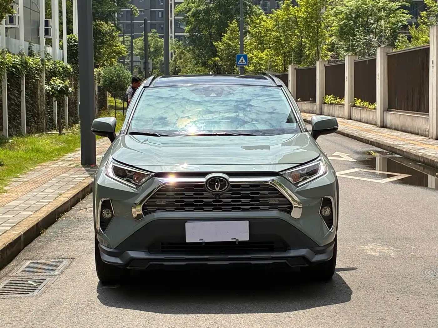 Toyota RAV4 Rongfang 2020 2.0L CVT 4WD Premium Edition фото 2