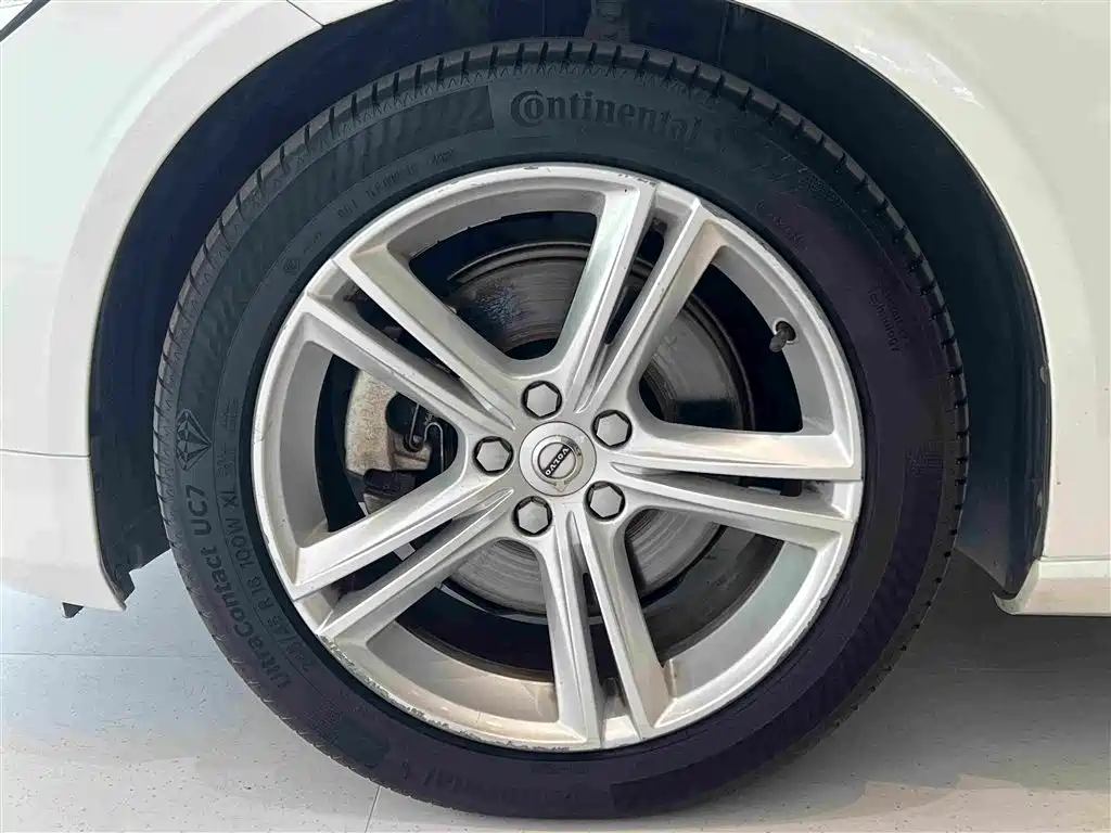 Фото 12 - Volvo S90
