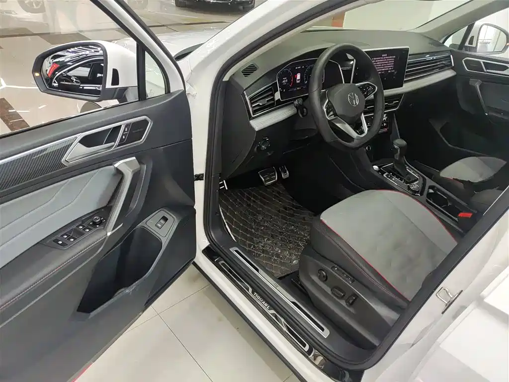 Volkswagen Tiguan L 2022 380TSI Automatic 4WD R-Line Flagship 7-Seater фото 16