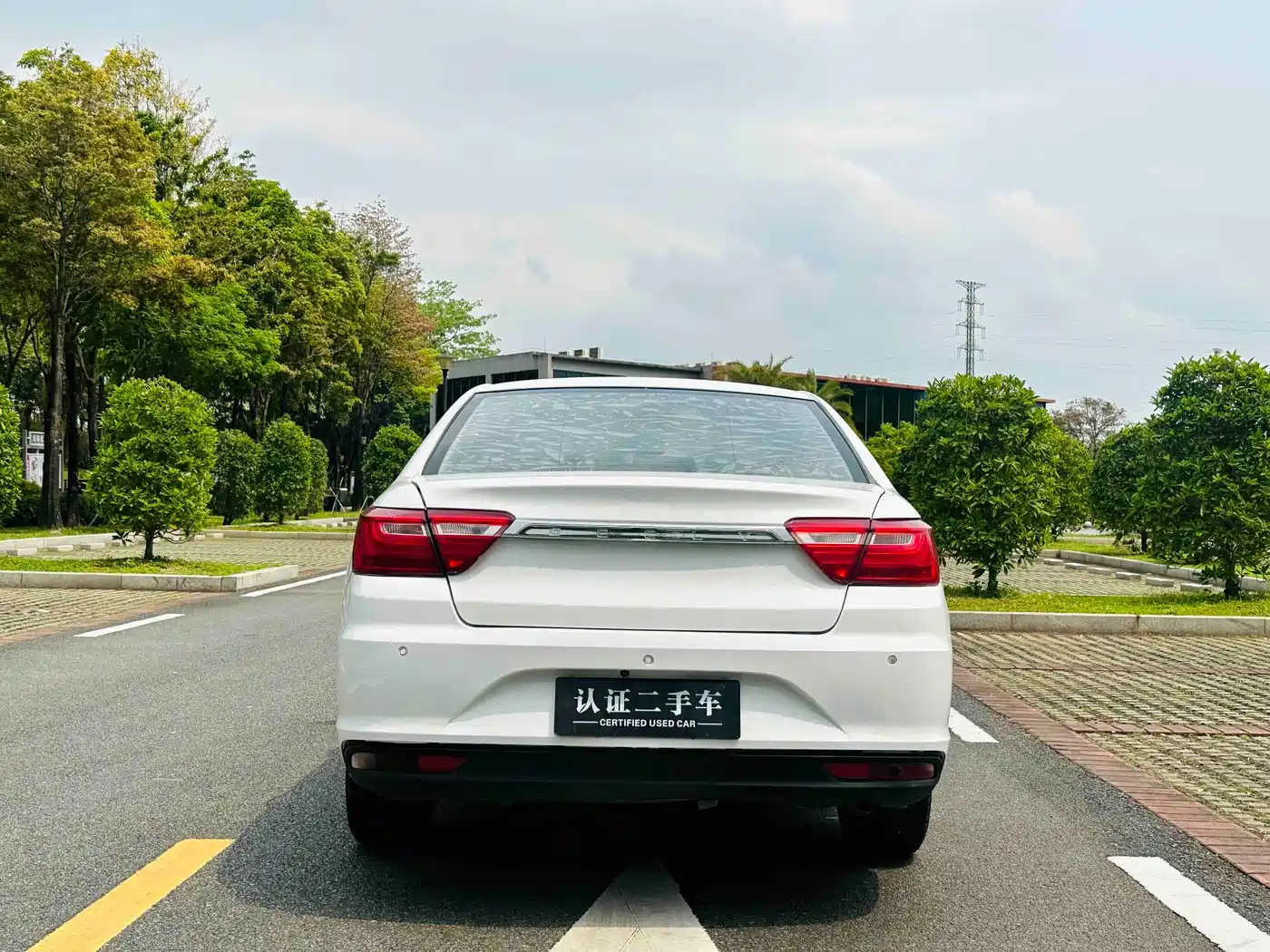 Photo 5 - Geely Vision