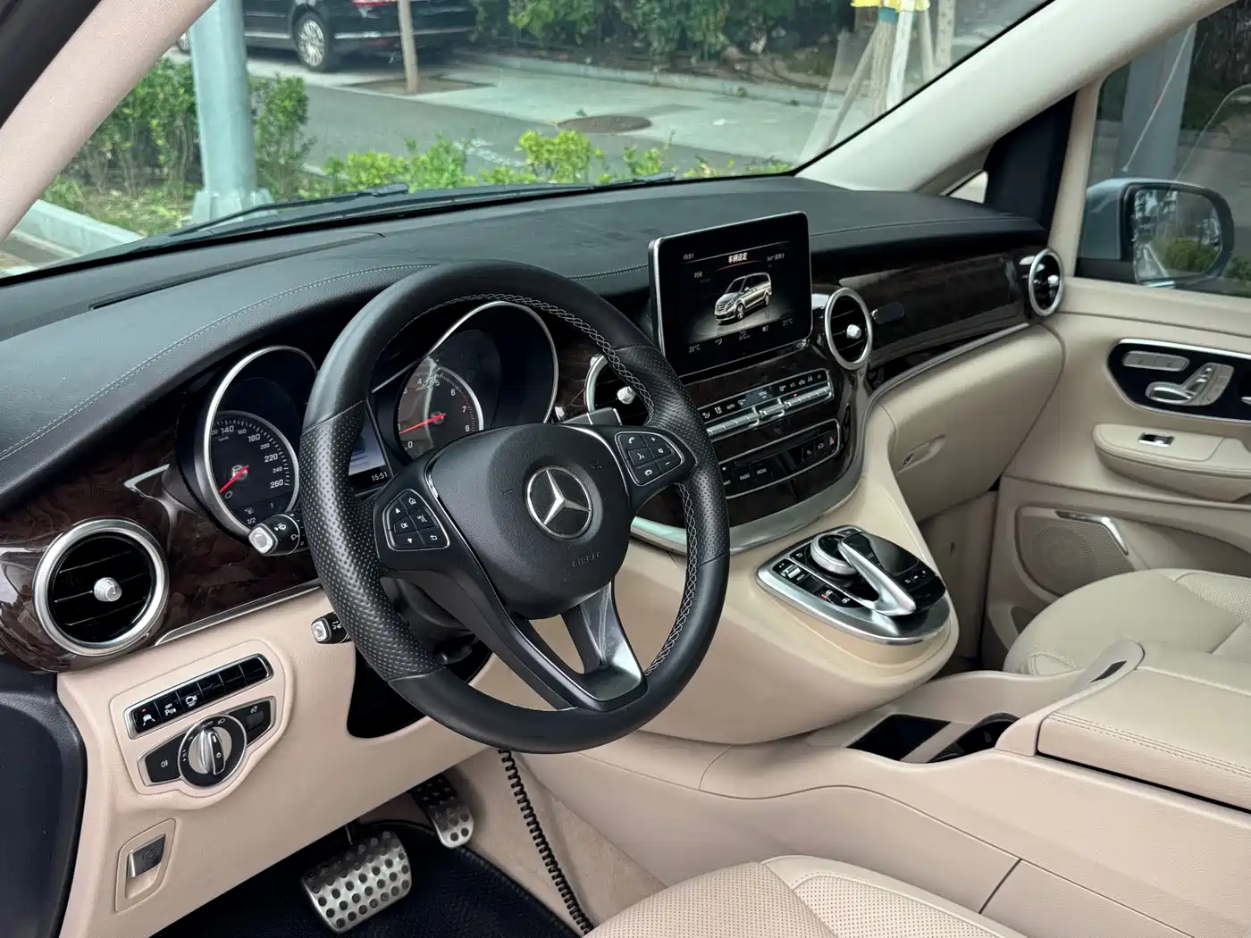 Mercedes-Benz V-Class 2017 Model V 260 Premium Edition фото 13