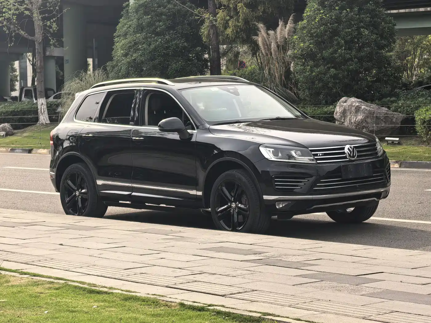 Volkswagen Touareg 2017 3.0TSI Executive Edition фото 4