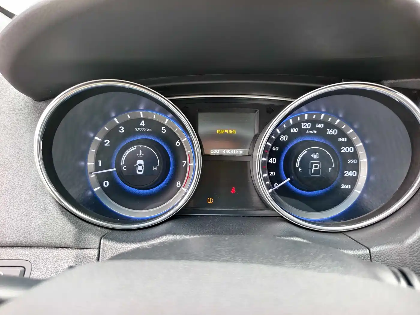 Hyundai Sonata 2011 2.0L Auto Premium Edition фото 5