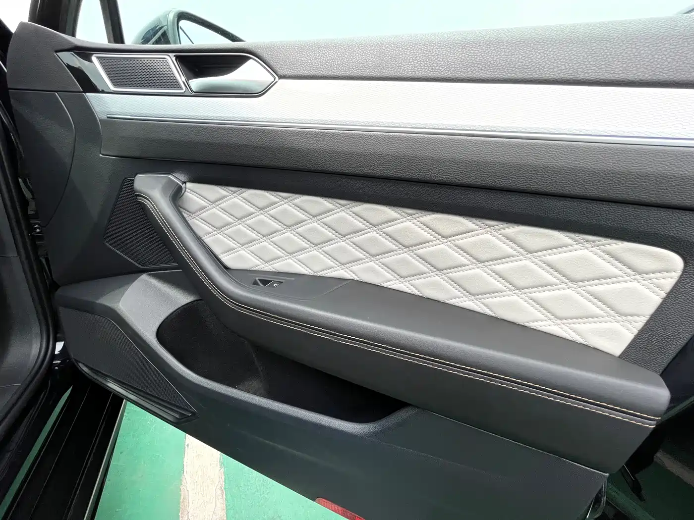 Volkswagen Magotan 2023 Model 2 Million Commemorative Edition 330TSI DSG Luxury фото 13