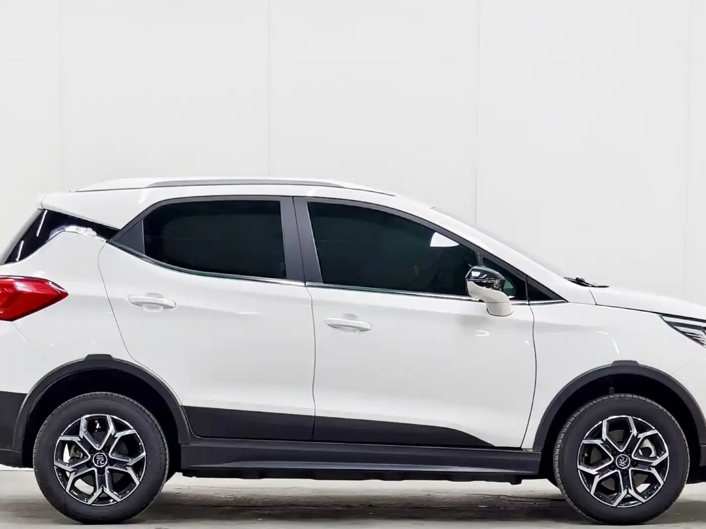 BYD Yuan Pro 2023 401KM Luxury фото 8