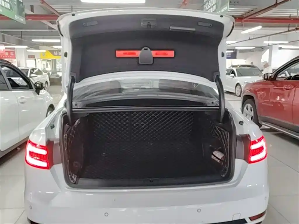Audi A4L 2017 Plus 40 TFSI Progressive фото 19