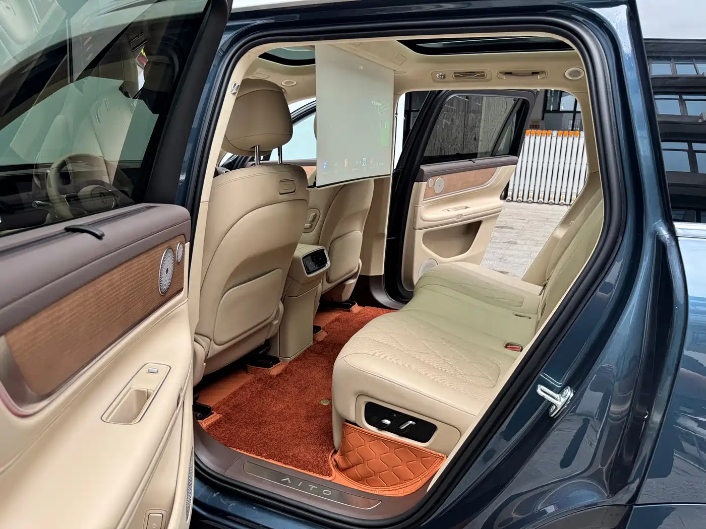 AITO Wenjie AITO M9 2024 Model Extended Range Ultra Edition 52kWh 5-Seater фото 14