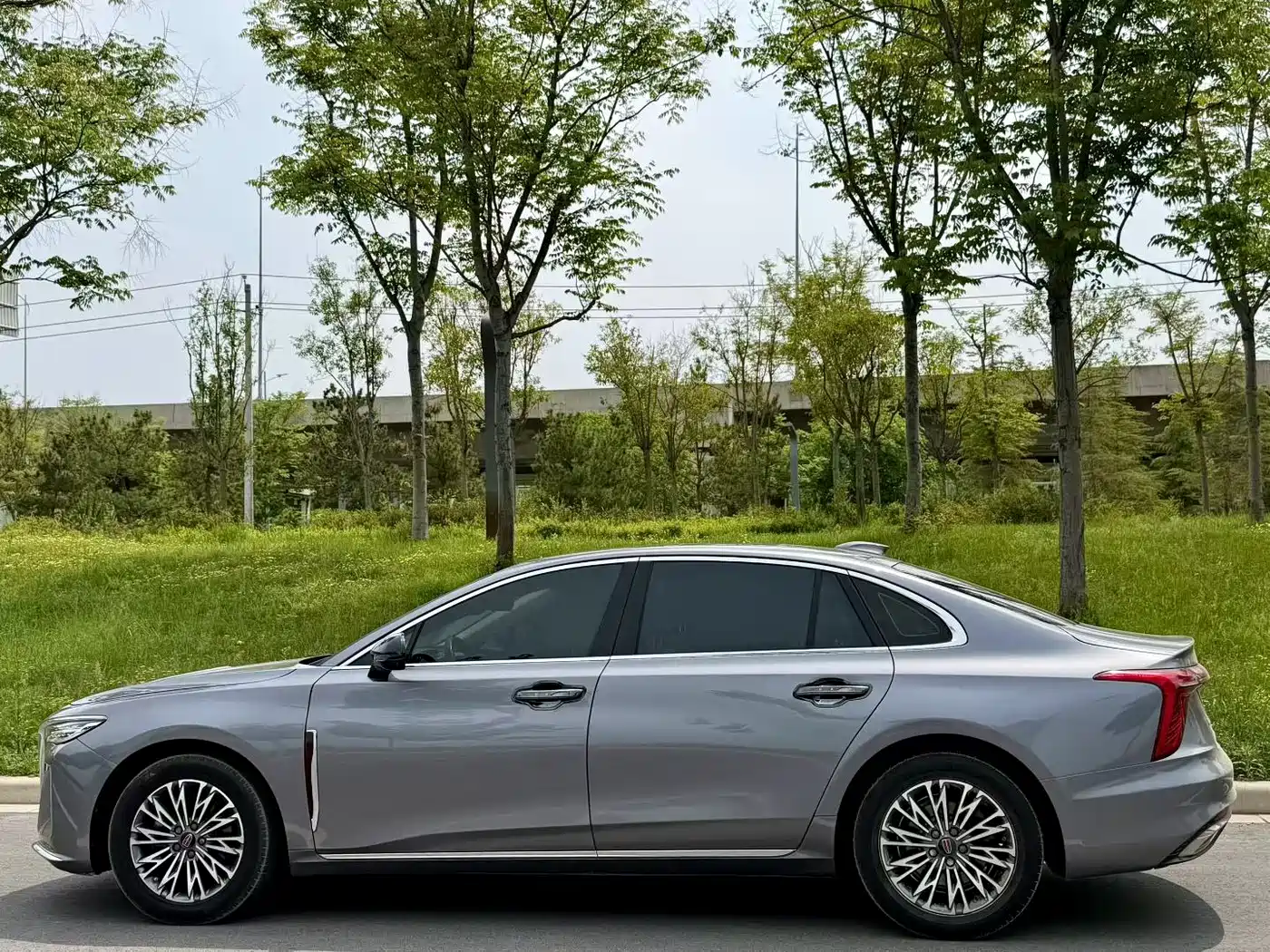 Hongqi H5 2023 2.0T Auto Smart Connect Flag Enjoy фото 3