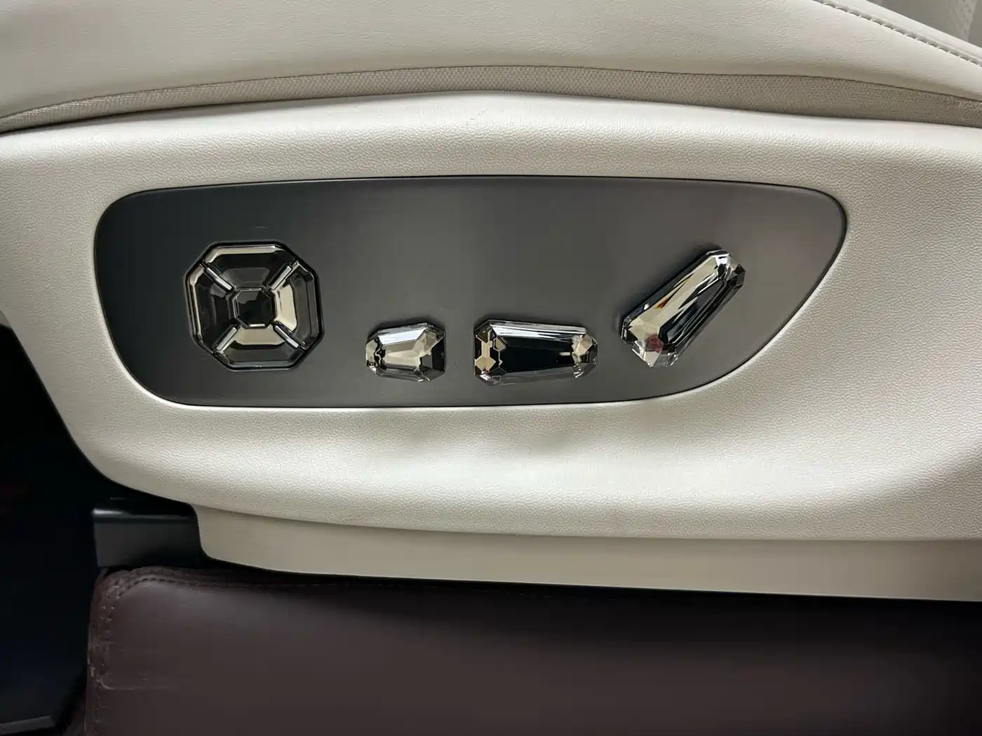 Denza N9 2025 Model Prestige Edition фото 18