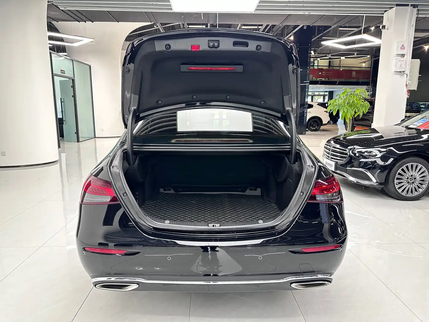 Mercedes-Benz E-Class 2023 E 260 L фото 15