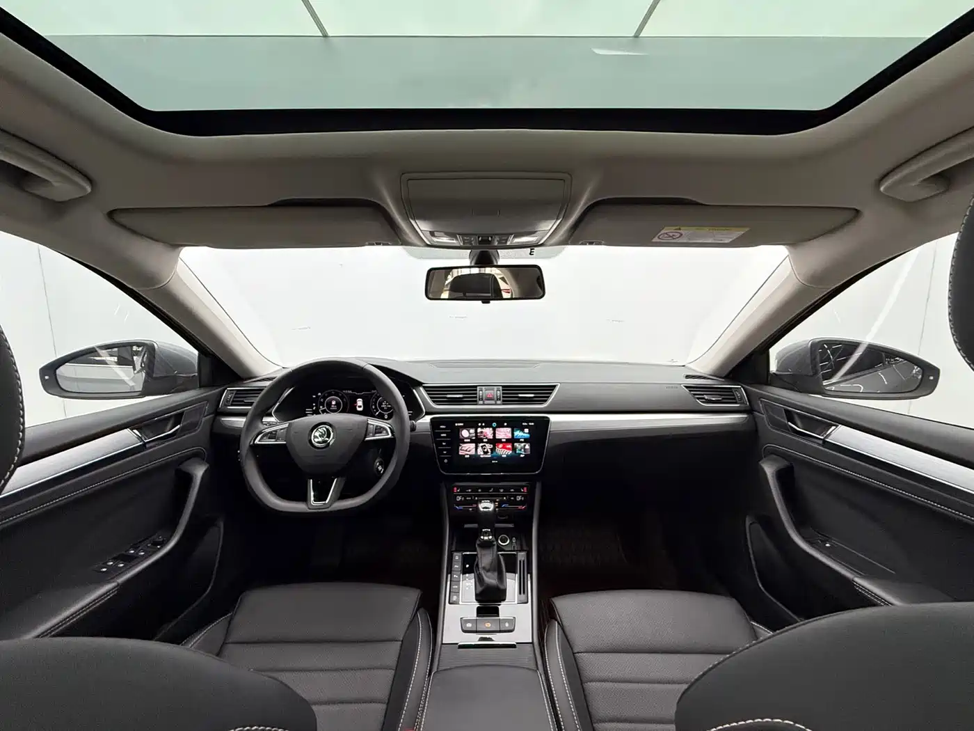 Škoda Superb 2023 TSI280 DSG Premium Edition фото 10