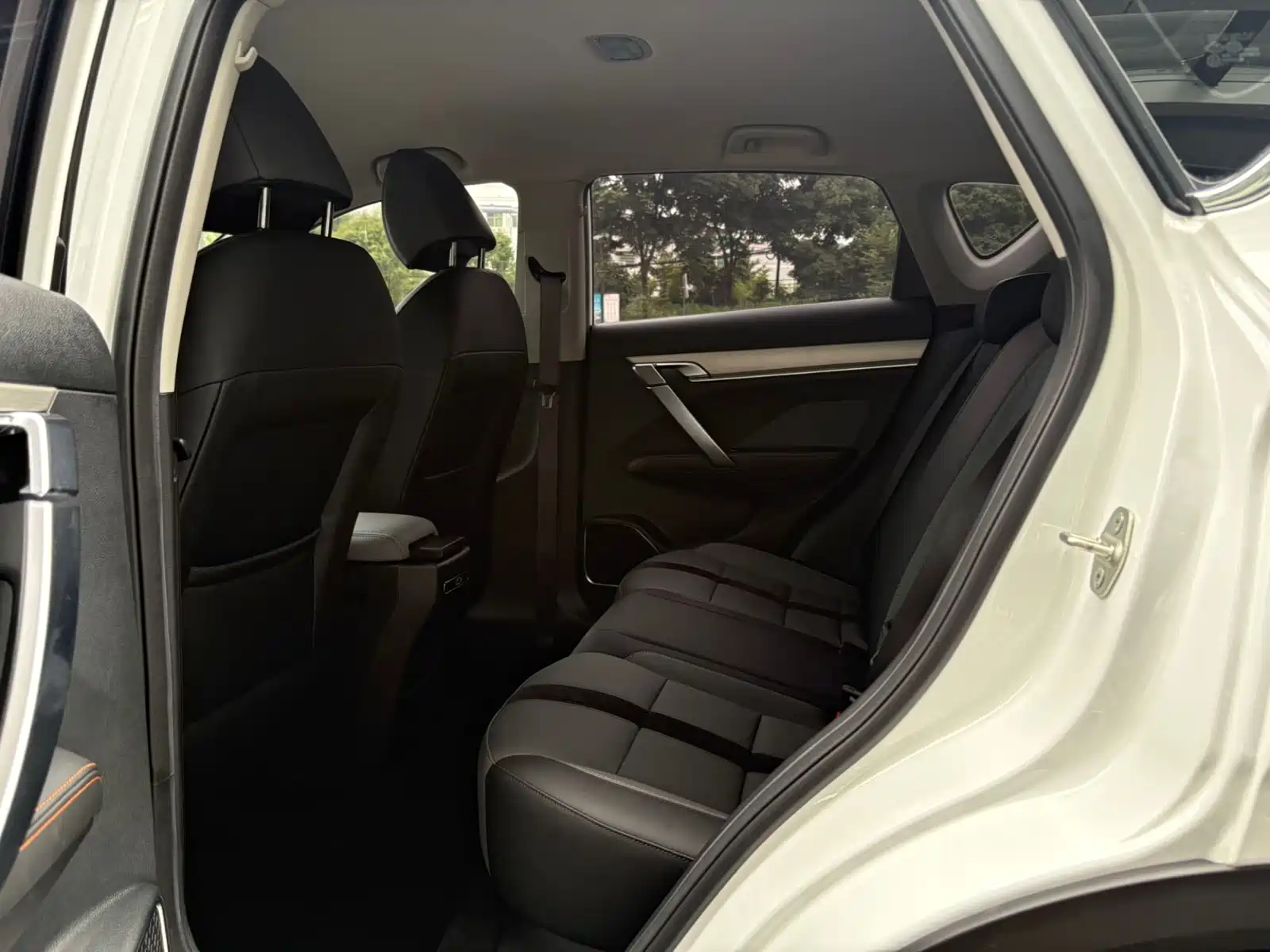 Фото 7 - Geely Coolray