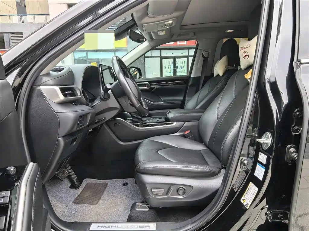 TOYOTA HIGHLANDER